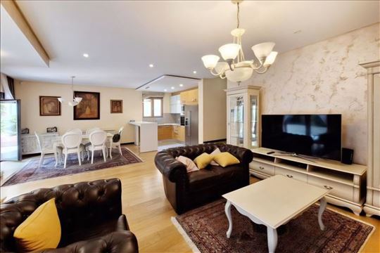 Cetvorosoban stan sa garazom