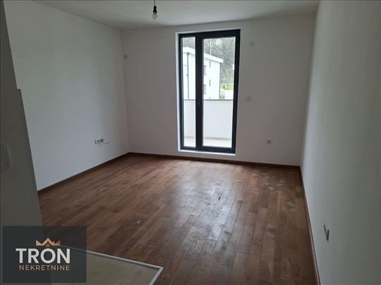 Garsonjera u kompleksu sa bazenom 25,17m2