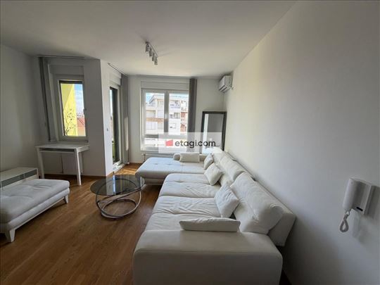 Garsonjera u Novom Sadu sa garažom