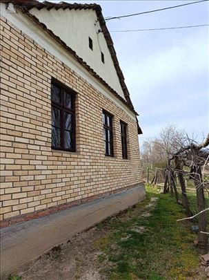 Grgurevci trosobna kuća 72m2 na plau 16ari HITNO!