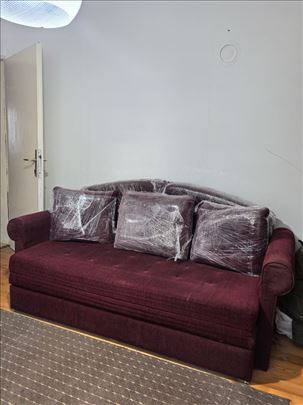 Hitno prodajem trosed 