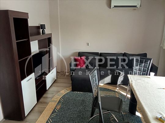 Izdaje se stan na Panteleju, 55m2