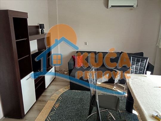 Izdaje se stan na Panteleju, 55m2