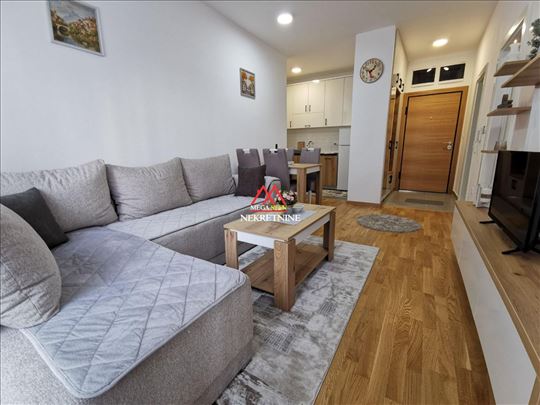 Jednoiposoban stan - 42m2 - Adamovićevo naselje