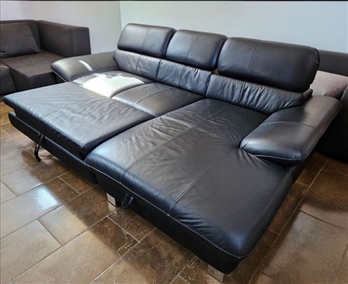 Kožna ugaona garnitura na razvlačenje – moderna i 