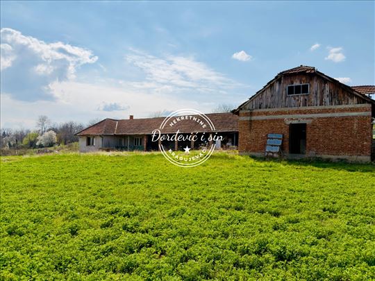 Kragujevac Lužnice Kuće 313m2 Plac 1.04Ha