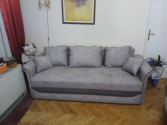 Krevet na otvaranje kao trosed 