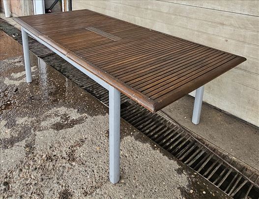 Kvalitetan baštenski sto – razvlači se –metalna ko