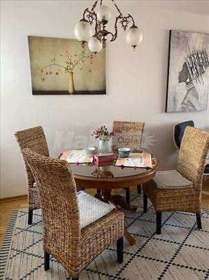 Moderan i tih stan na Voždovcu plus parking