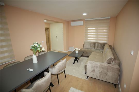 Odlican opremljen stan sa parkingom