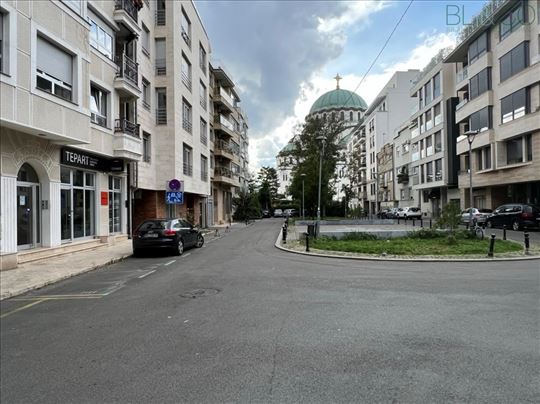 Penthouse Mome Kapora, pogled na Hram