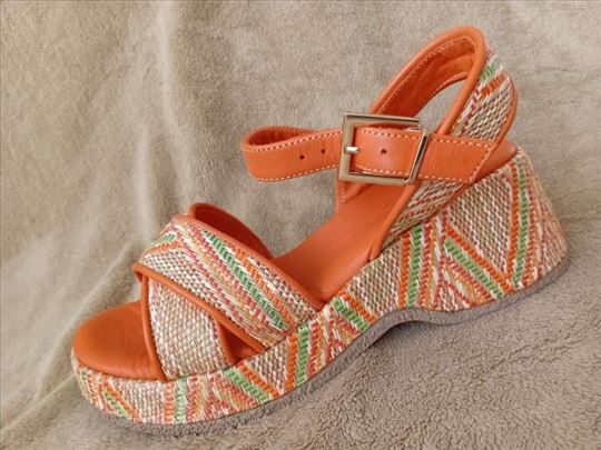 Prelepe sandale CAPOLI. 40/26