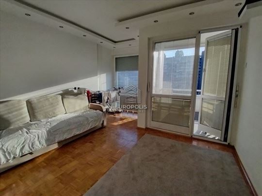 Prodaja, renoviran stan blizu Arene