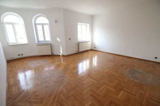 Prostrana kuća za pp, Voždovac, ID 2443