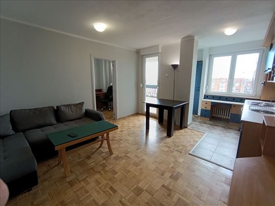 Renoviran dvoiposoban stan na Novom naselju