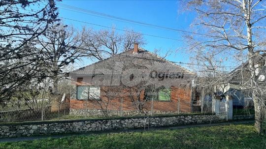 Srbobran, troiposobna odlična kuća 160 m2 plac 690