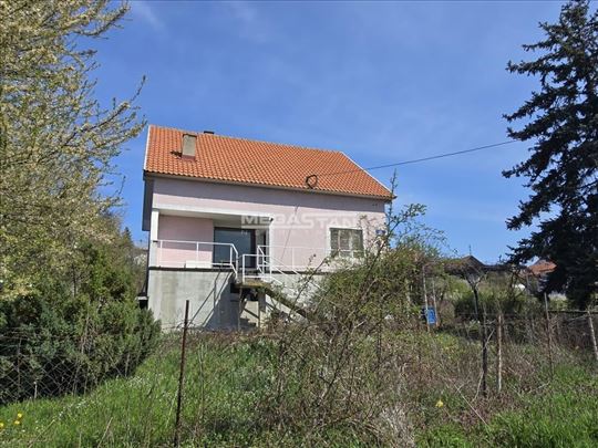 Sremčica, kuća na odličnoj poziciji, sa prelepim p