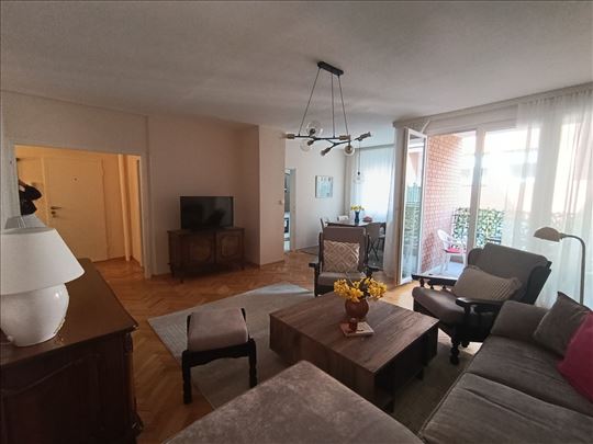 Svetao i funkcionalan stan za izdavanje