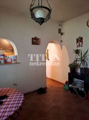 uknjizena kuca na 803m2 parcele