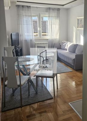 Renoviran kod Đerma sa garažnim mestom