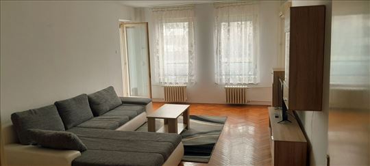 Dvosoban stan na Bulevaru Oslobođenja !