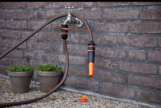 Ferm crevo za vodu sa nastavcima 18m novo