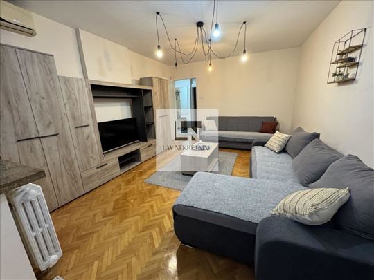 Izdaje se lep, svetao stan