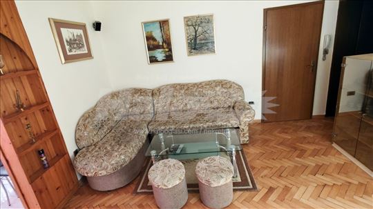 Kompletno namešten stan, 80 m2, odmah useljiv