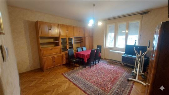 Lokacija!! Krunski venac. Parking, prvi sprat. 