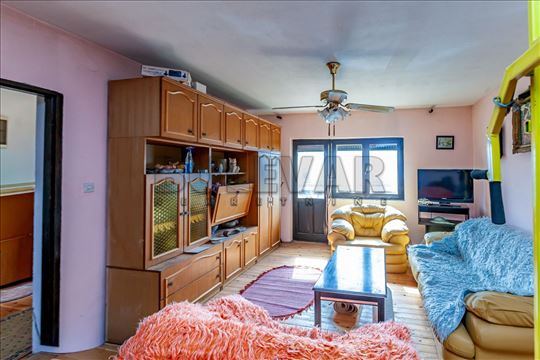 Kuća u nas. B.Bjegović, stambeno - poslovni pro