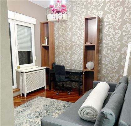 Lep studio u novijoj zgradi kod Hrama, ID 6656