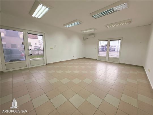 Lokal na prometnoj lokaciji, parking, video nadzor