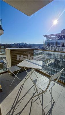 Luksuzan stan u novoj zgradi u Beogradu na vodi