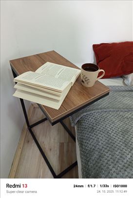 Moderan C stočić za krevet-ručni rad 