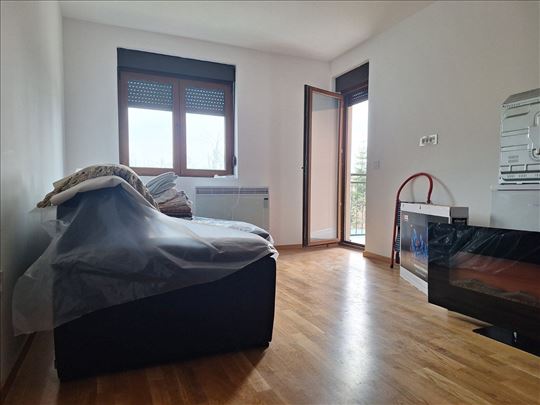 Na prodaju stan na Zlatiboru-Naselje sloboda