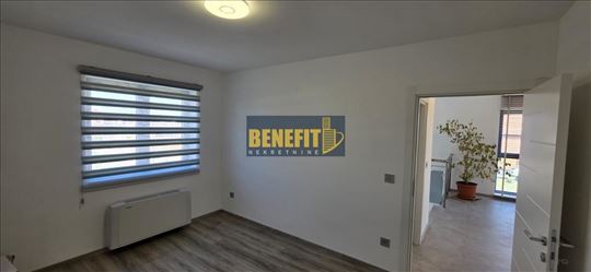 Poslovno-magacinski prostor, 300m2, uknjižen