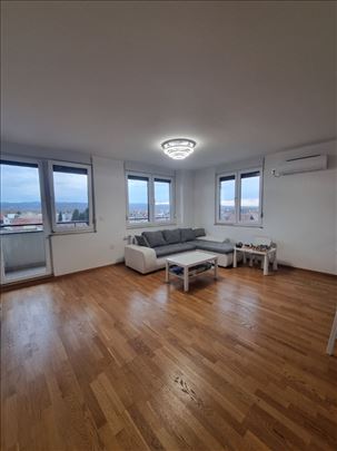 Prostran porodičan stan na Bul Patrijarha Pavla !