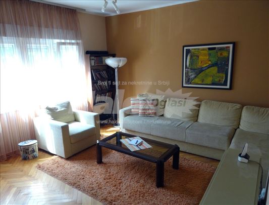 Retko u ponudi, izuzetna lokacija, mirna ulica.