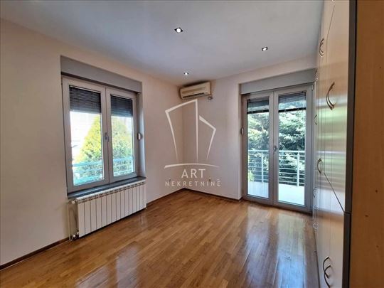 Senjak, 3 etaže, mereno 220m2 ID#1457511