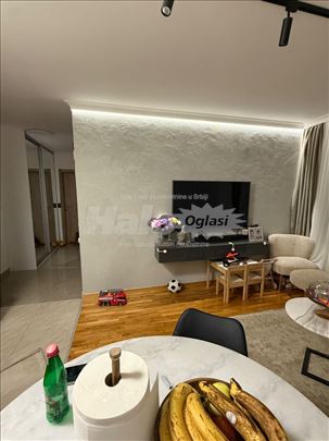 Smart Luksuzno opremljen stan na Ledinama