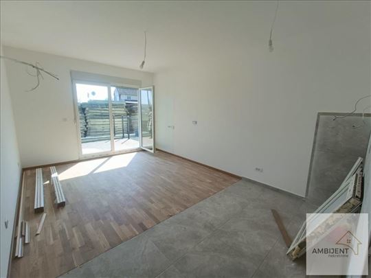 Stan sa dvorištem na obali Dunava – Stari Banovci,