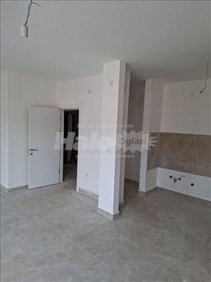 Stara Pazova 64m2 sa parking mestom