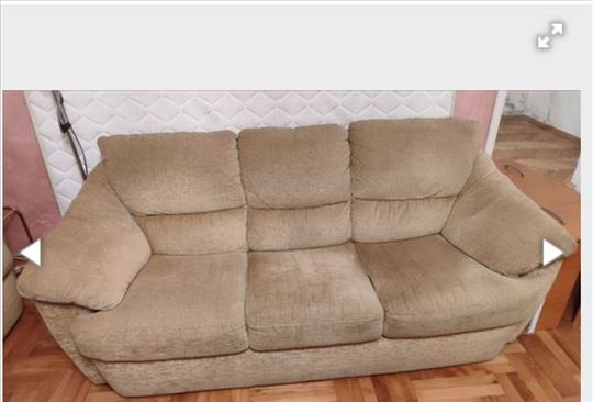 Trosed, udoban, očuvan za sedenje