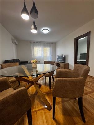 Altina, Zemun, 2.0 Lux, nov