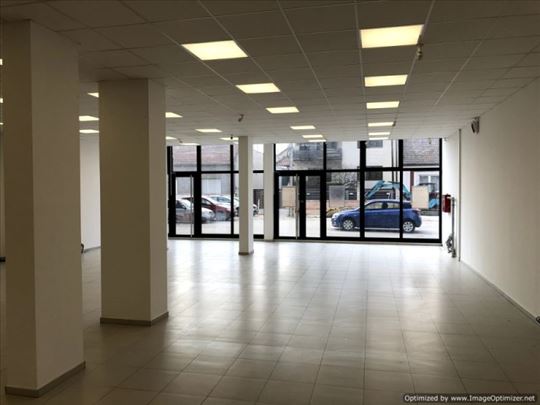 Atraktivan noviji poslovni prostor 331m2 - Telep