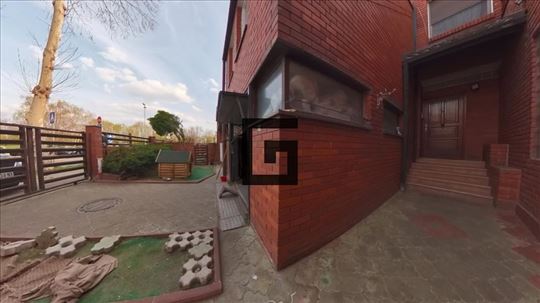 Bežanijska kosa – Hitno kuća 200m², garaža, odličn