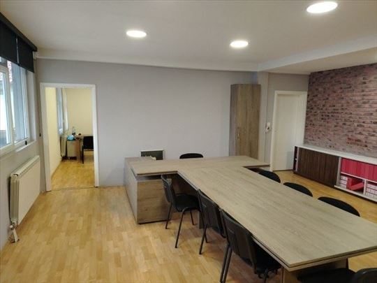 Dobanovački put, 150m2, 5 kancelarija, parking