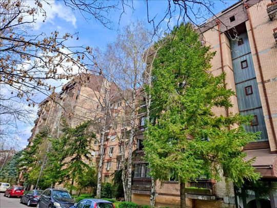 Golf,Izvorska,dvoiposoban 