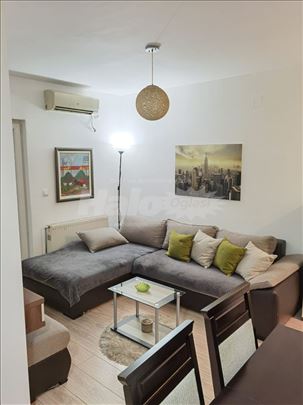 Izdaje se sređen stan 36m² u Žarkovu – odmah uselj