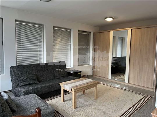 Izdajem nameštenu garsonjeru 29m²